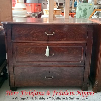 Antike Gründerzeit Kommode mit 3 großen abschließbaren Schubladen – 75 €