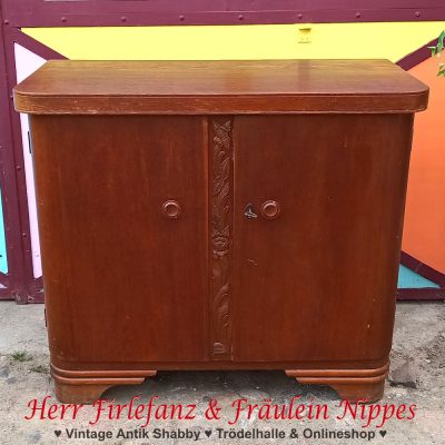 Antike abschließbare Kommode mit Verzierungen – 50 €