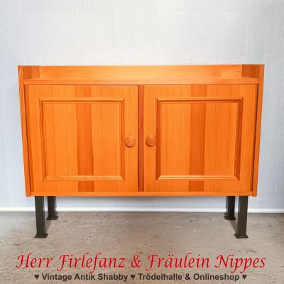 Kleiner Hängeschrank aus hellem Holz (VEB Möbelwerke Fürstenwalde, DDR) – 50 €