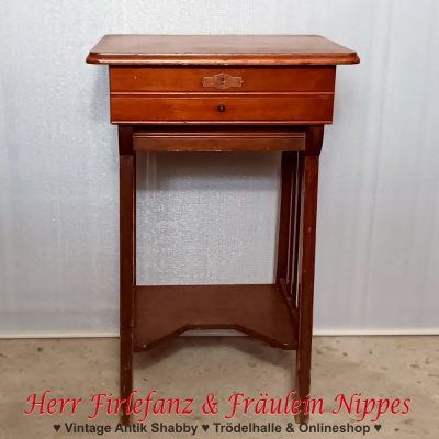 Kleines antikes Nähschränkchen mit Schublade und Ablage – 100 €