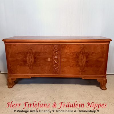 Antikes Sideboard mit Wurzelholz Furnier und Verzierungen – 60 €