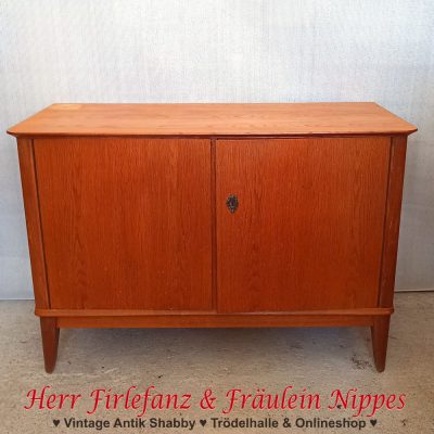 Abschließbare 50er Jahre Vintage Kommode aus hell furniertem Holz – 50 €