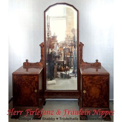 Antike Frisierkommode mit seitlichen Kommoden und Ganzkörperspiegel – 125 €