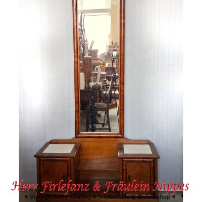 Kleine Frisierkommode mit Ganzkörperspiegel und seitlichen Schränkchen – 75 €