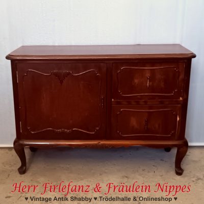 Kleiner antiker Beistellschrank mit Verzierungen und geschweiften Beinen - 100 €