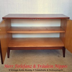 vintage kommode dunkelbraun furniert mit schranktüren schrägen beinen ddr (2)