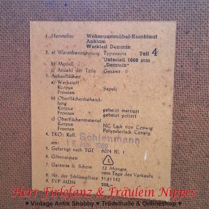 vintage kommode dunkelbraun furniert mit schranktüren schrägen beinen ddr (4)