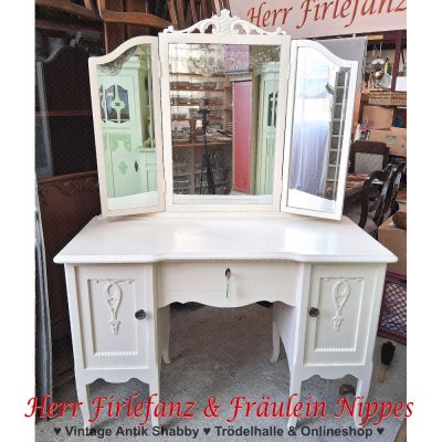 Antike Frisierkommode / Schminkkommode mit Verzierungen und 3teiligem Spiegel - 175 €